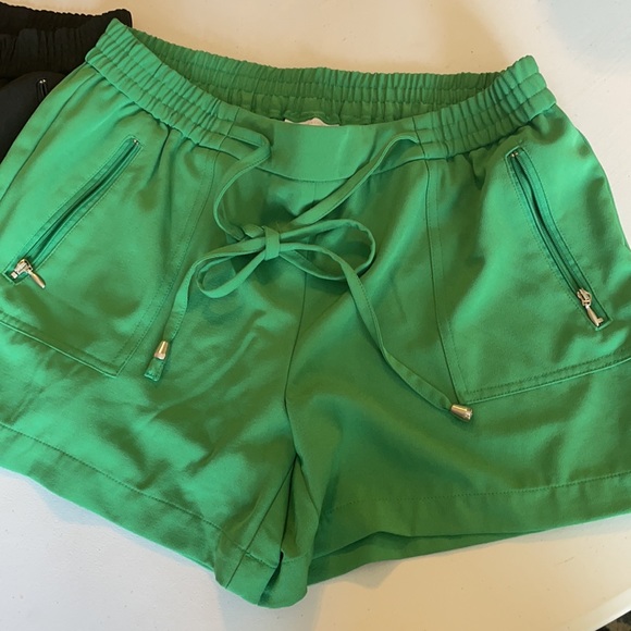 Draw string shorts - Picture 2 of 2